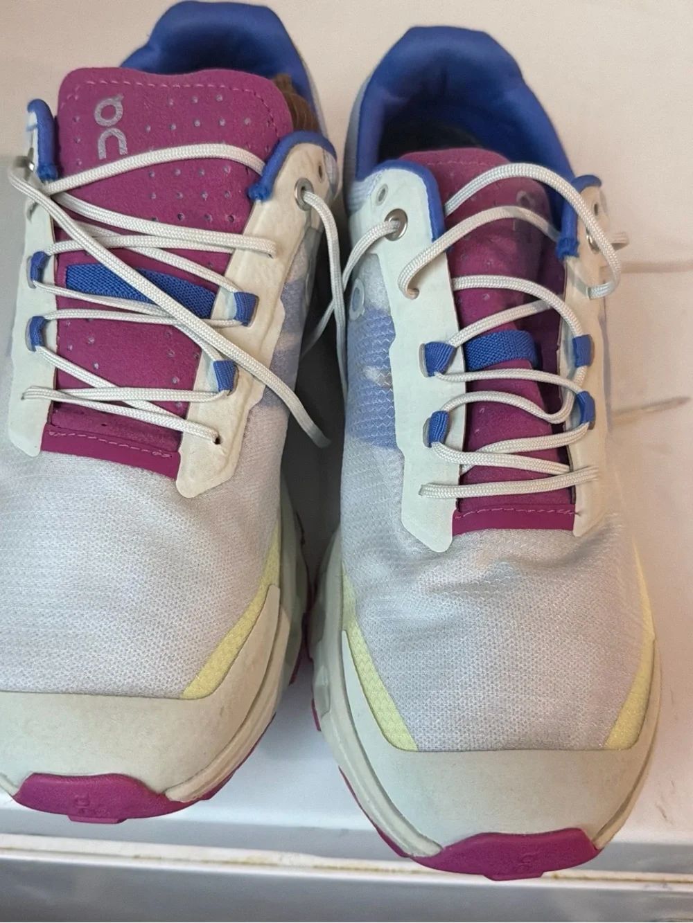 ON RUNNING Cloudtec running shoes women sz 9.5